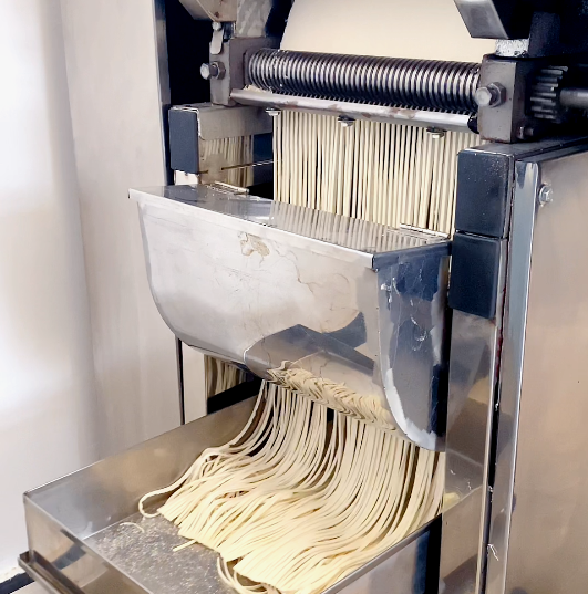 一次成型面條機(jī)做出來的面條好吃嗎？