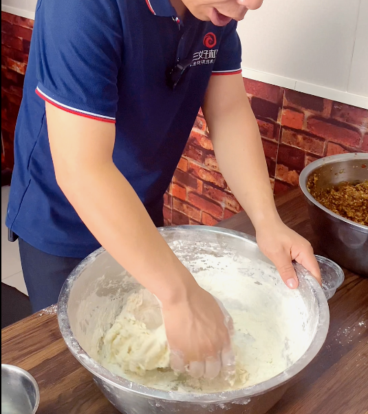 仿手工包子機廠的技術(shù)靠不靠譜