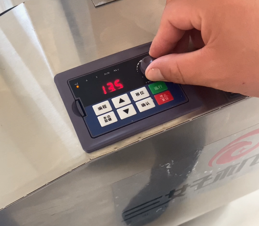 面條機(jī)配置變頻器調(diào)節(jié)