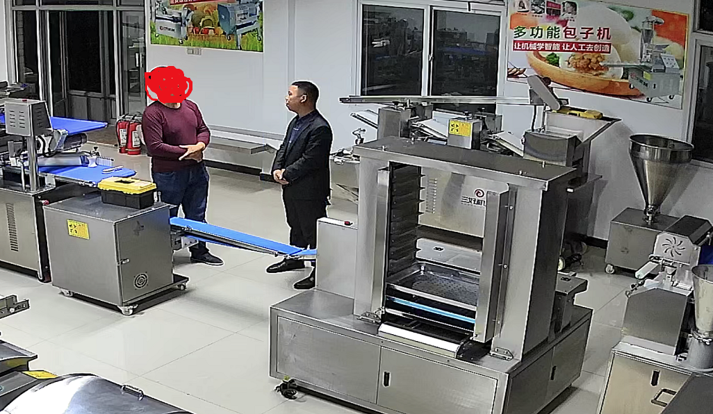 負(fù)債千萬老鐵用包子機(jī)做生坯包子