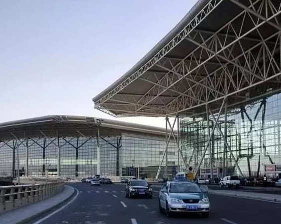 天津?yàn)I海機(jī)場(chǎng)