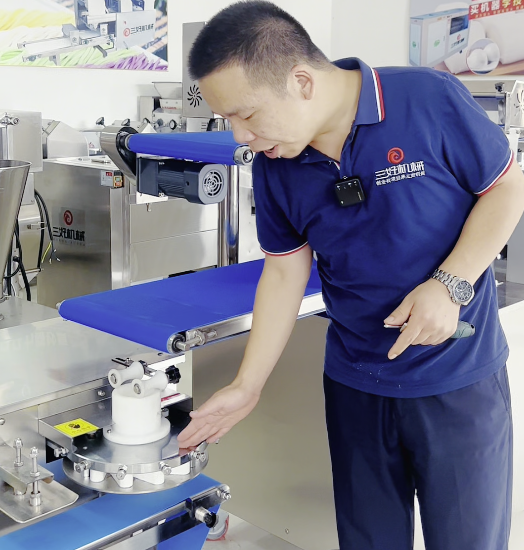 應(yīng)該怎么用小型包子機做速凍生坯包？