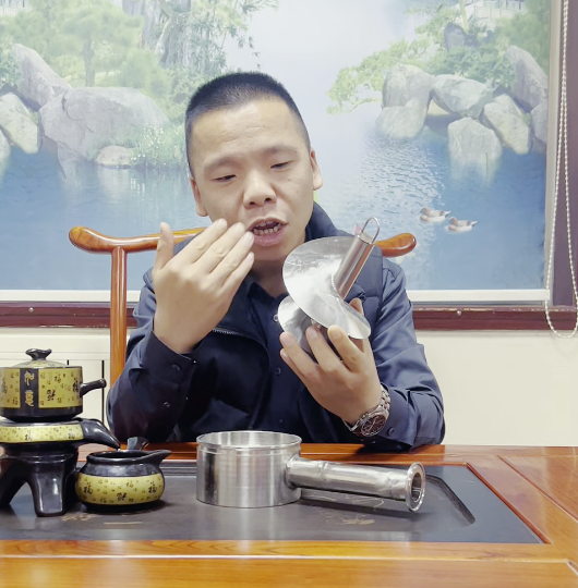 餃子機(jī)餡絞龍?jiān)趺锤倪M(jìn)