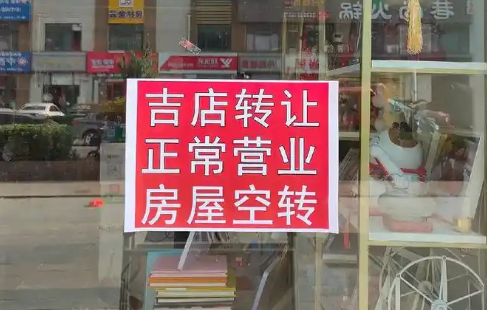 商鋪出租潮中，這臺(tái)餃子機(jī)逆勢(shì)翻紅：1小時(shí)12000個(gè)，省下40個(gè)工人工資！ 